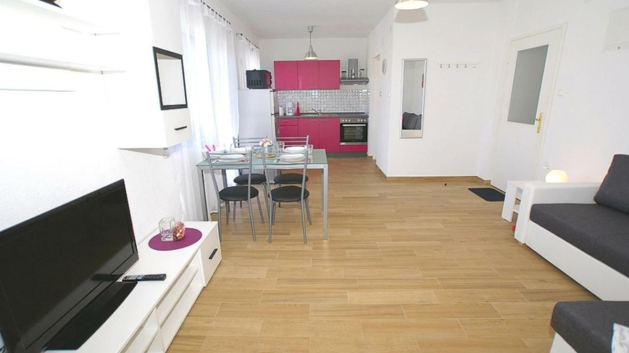 Apartments Kamelija Malinska Exteriör bild